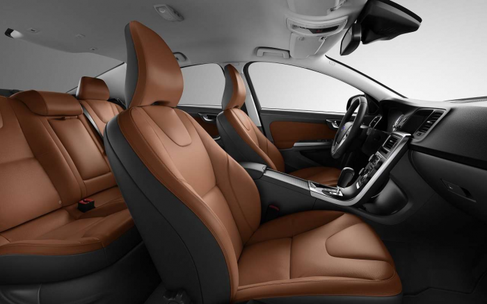 Крепкий кузов и классический автомат — отличный седан за полтора миллиона