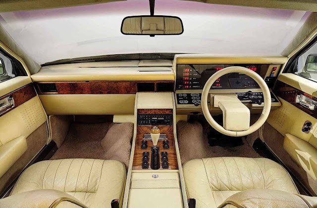 Интерьер культового Aston Martin Lagonda, который был слишком крутым для своего времени (12 фото)