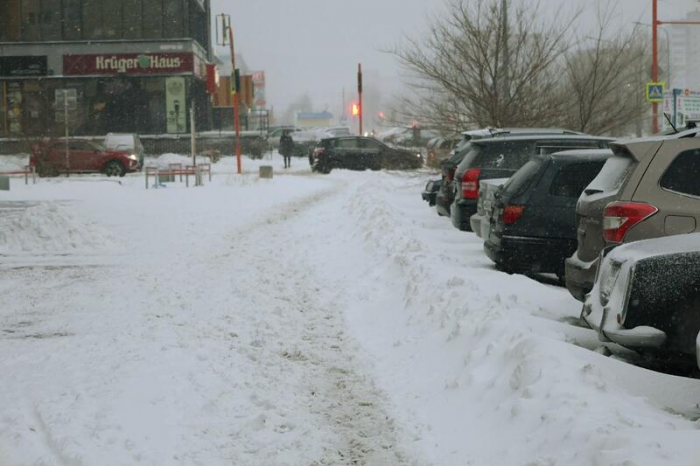 Зиму за ночь намело. Барнаул завалило "долгожданным" снегом