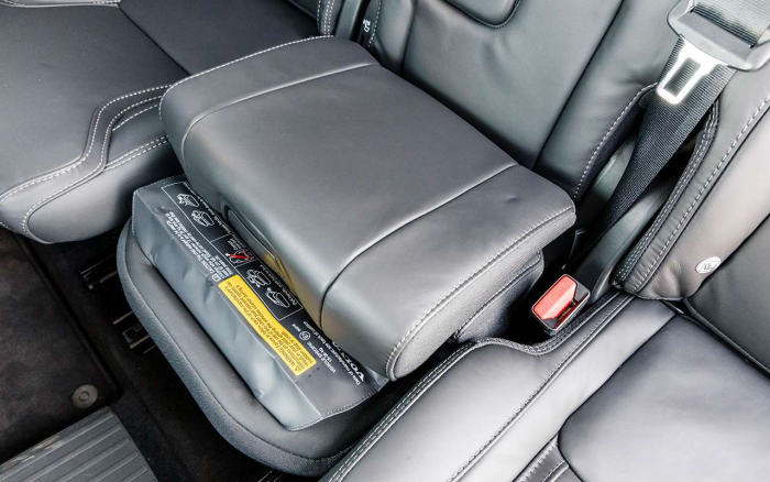 Словно в дорогой яхте! Как едет и сколько стоит премиум не из Китая?