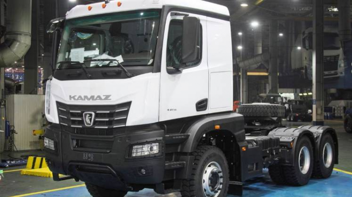 С конвейера КамАЗа сошел мощнейший 560-сильный тягач