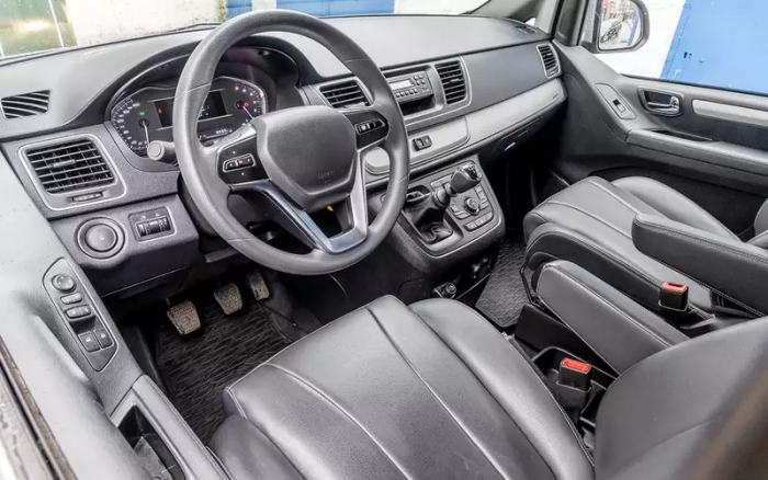 Дизель, механика, задний привод — добротный фургон подешевел на 300 тысяч