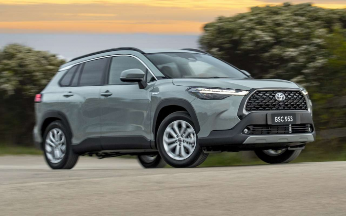 В Россию привезли достойный кроссовер Toyota чуть дороже 2 млн рублей