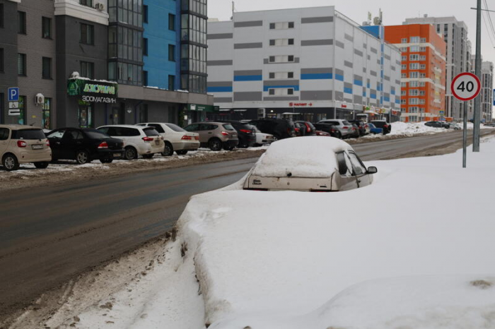 Снежное забвение. Фото барнаульских автомобилей, ставших частью зимнего пейзажа
