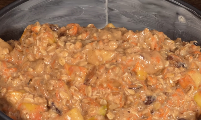 Шикарный десерт без муки и сахара: только овсянка, морковь и яблоко