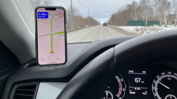 Почему спидометр и навигатор в смартфоне показывают разную скорость и каким данным надо верить