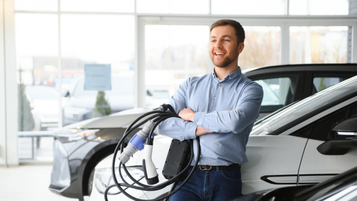 Продажи "чистых" электромобилей в ЕС в декабре впервые обогнали продажи авто на бензине