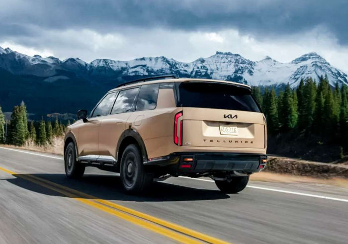 Кроссоверы Kia подрос получили новый фирменный стиль