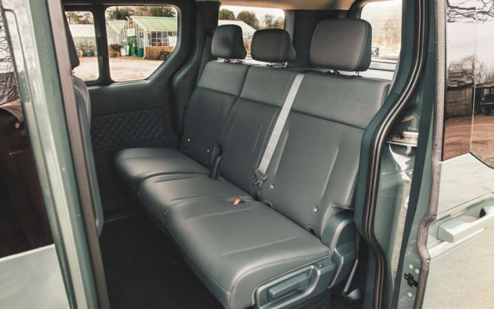 В новом Kia водитель садится не с той стороны: объясняем почему