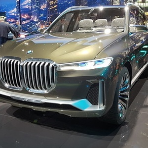 Флагманский внедорожник BMW X7 удивил внешностью и компоновкой