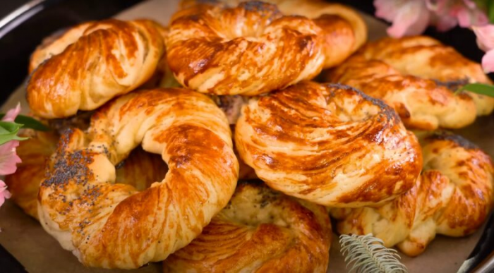 Вкуснейшие турецкие булочки! Мягкие, слоистые и очень ароматные: зря так раньше не готовила