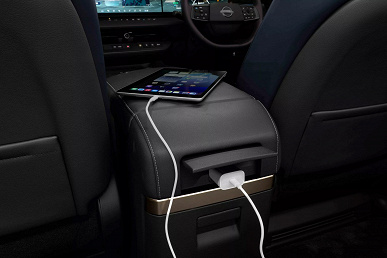 Самый главный конкурент Toyota Alphard. Представлен совершенно новый Nissan Elgrand — футуристичный гибридный минивэн с полным приводом и автопилотом ProPILOT 2.0