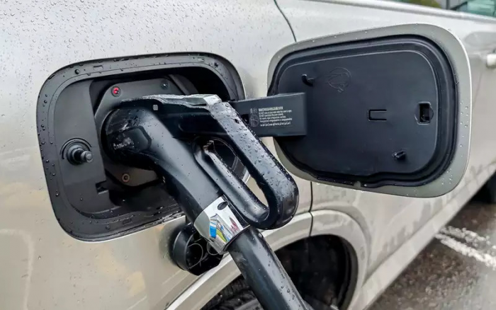 Гибридный внедорожник дешевле бензинового: на что он способен на бездорожье