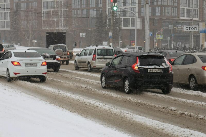 Зиму за ночь намело. Барнаул завалило "долгожданным" снегом