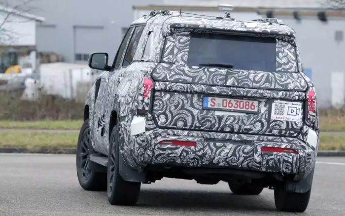 Абсолютно новый Pajero замечен на тестах: он сохранил свои внедорожные данные