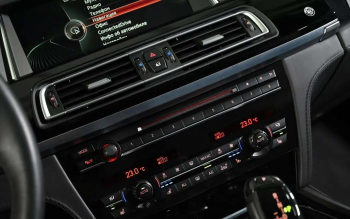 Редчайший седан продают в России: вдвое дороже новой «семерки» BMW