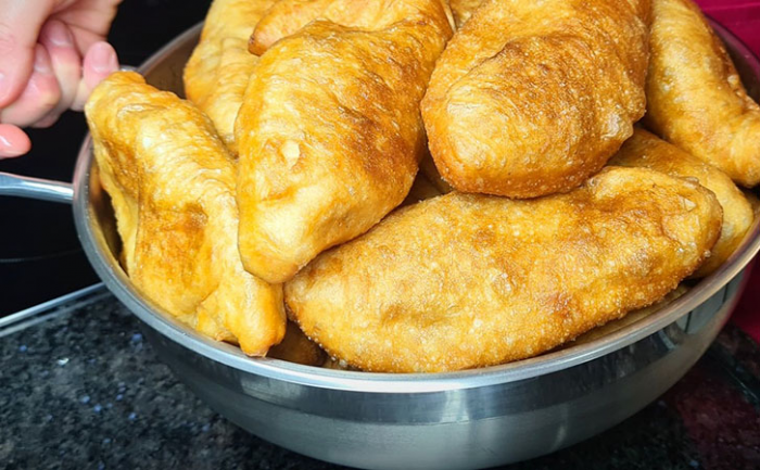 В советские времена пирожки привокзальные были на каждом перроне. Показываем рецепт