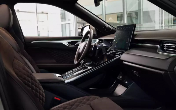 Китайский премиум дорожает: сколько теперь стоит этот кроссовер