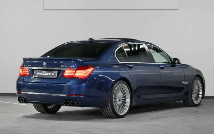 Редчайший седан продают в России: вдвое дороже новой «семерки» BMW
