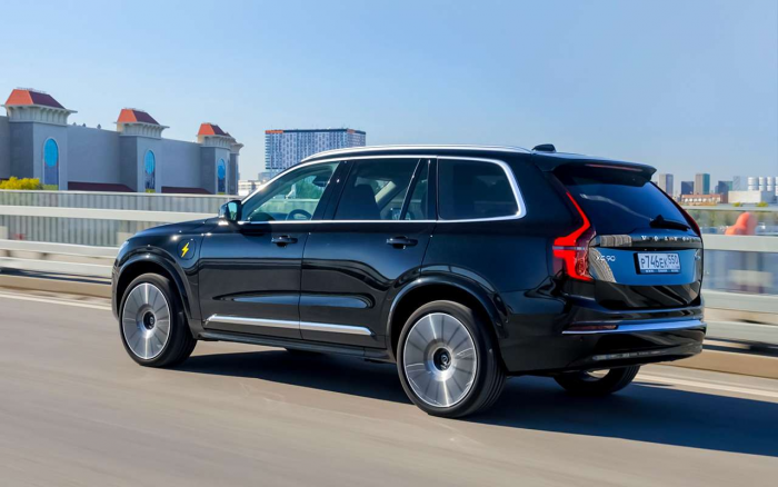 Словно в дорогой яхте! Как едет и сколько стоит премиум не из Китая?