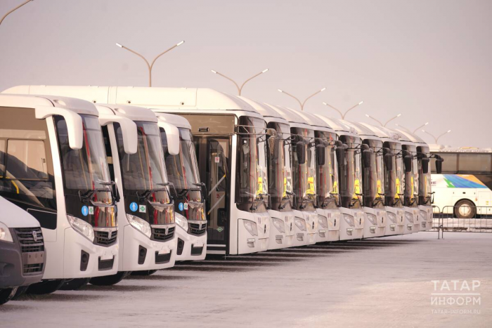 «Иначе будем сидеть в пробках»: Минниханов поручил развивать общественный транспорт