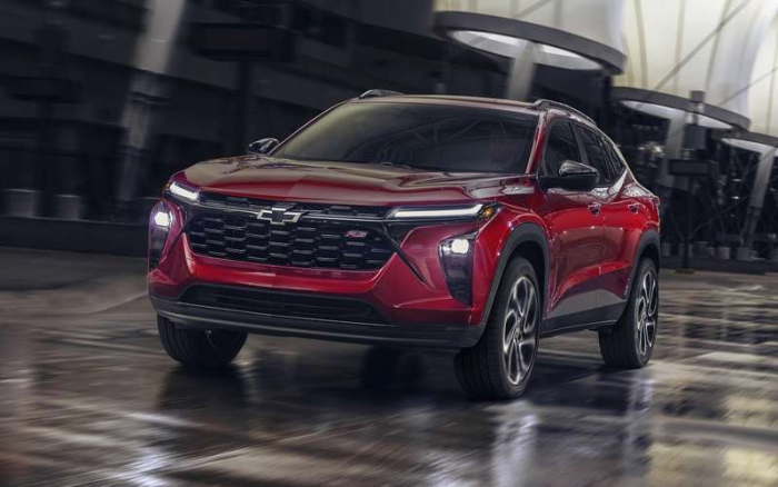 Новый недорогой кроссовер с просторным салоном и АКП снова продается в РФ