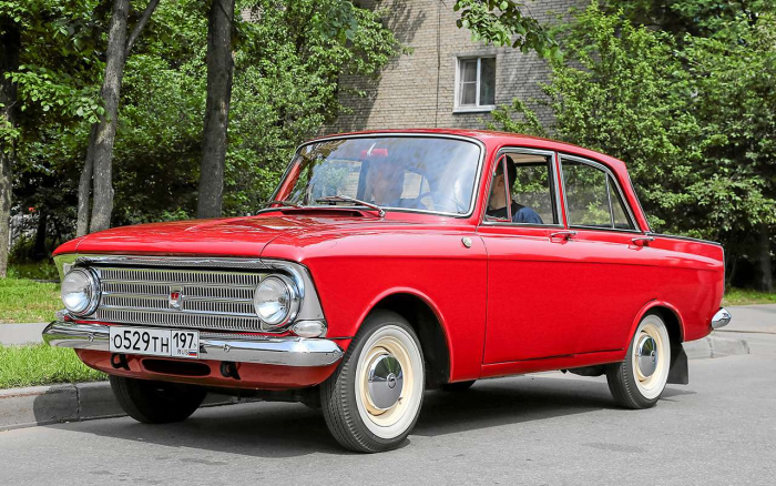 Что было лучше: Москвич-408 или Nissan Bluebird? Не спешите с ответом!