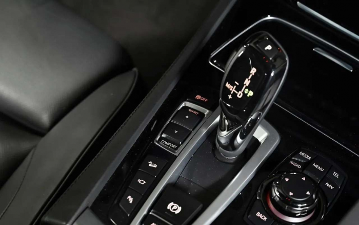 Редчайший седан продают в России: вдвое дороже новой «семерки» BMW