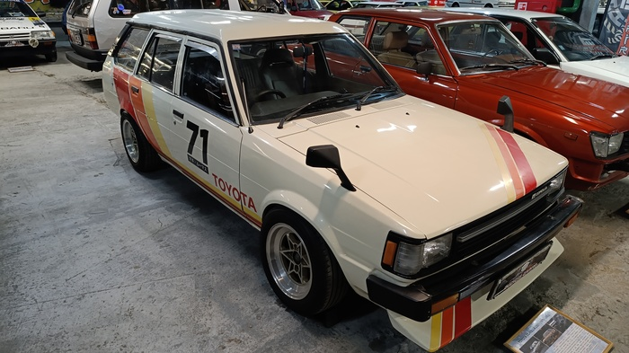 Музей японских автомобилей Bucket Empire. Площадка в ТРЦ «Облака»