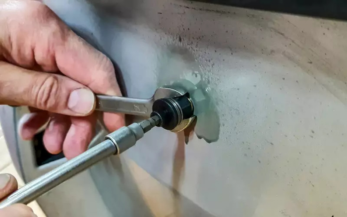 Как закрепить номерной знак на китайском автомобиле и не получить штраф?