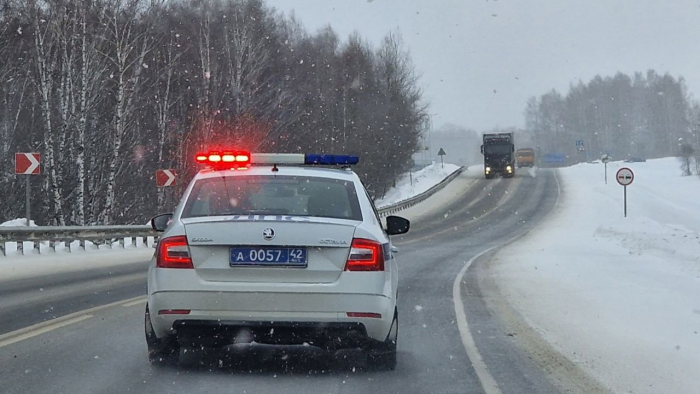 Почему не стоит обгонять автомобиль ДПС: штраф в 5000 рублей и лишение прав на полтора года