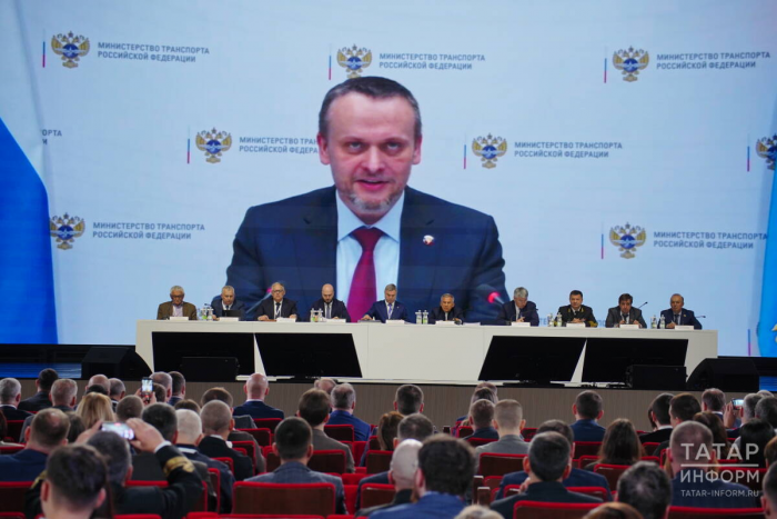 «Иначе будем сидеть в пробках»: Минниханов поручил развивать общественный транспорт