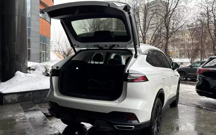 Новый Москвич М70 — первые фото интерьера