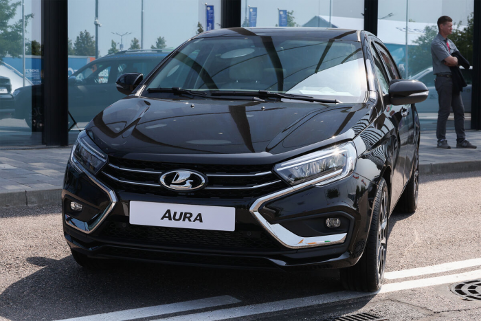 Автоэксперт Шапарин: чиновники не захотят покупать Lada Aura за 3 млн рублей