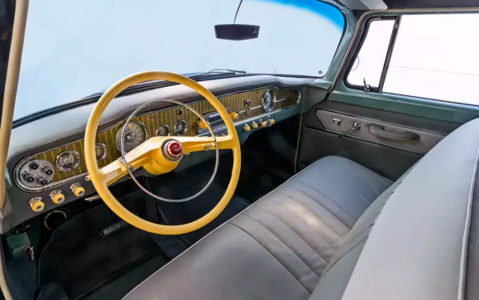 Зачем СССР скопировал американский Packard — история Чайки ГАЗ-13