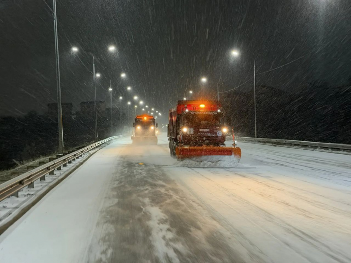 Снегопад, ограниченная видимость и гололёд: обстановка на дорогах Крыма утром 2 февраля