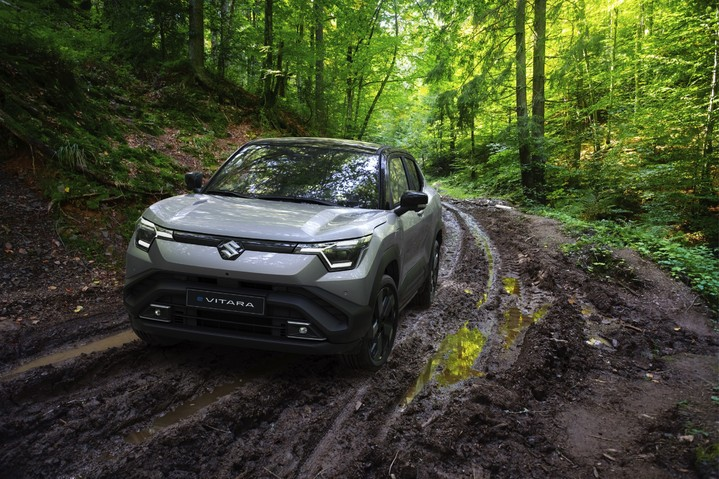 Suzuki представила свой первый электромобиль e VITARA  