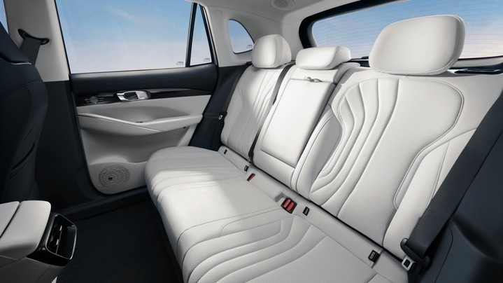 Geely объявляет цены на новый электрический кроссовер Geely EX5 для российского рынка  