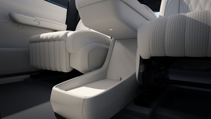 Обновленный дизайн интерьера премиального кроссовера EXLANTIX ET обеспечит комфорт водителя и пассажиров  