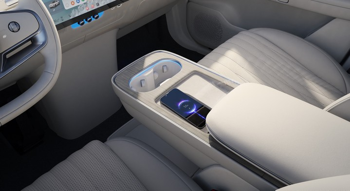 Обновленный дизайн интерьера премиального кроссовера EXLANTIX ET обеспечит комфорт водителя и пассажиров  