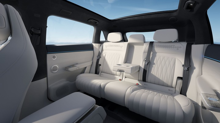 Обновленный дизайн интерьера премиального кроссовера EXLANTIX ET обеспечит комфорт водителя и пассажиров